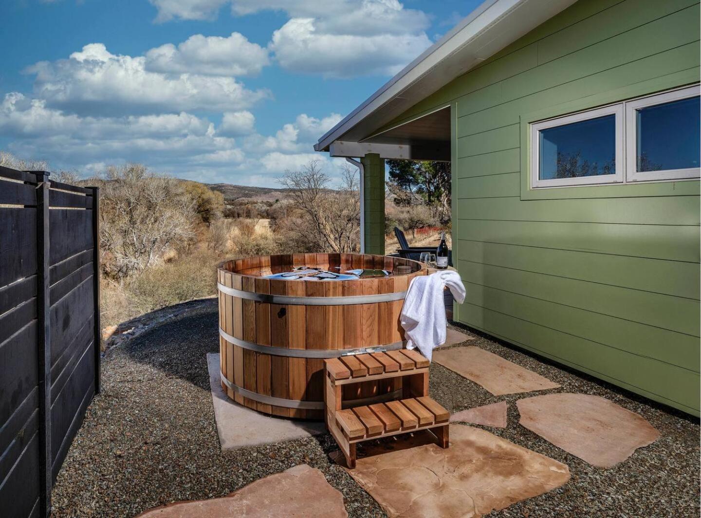 Pitchner Place Creekfront Hot Tub Fire Pit Cornville 外观 照片